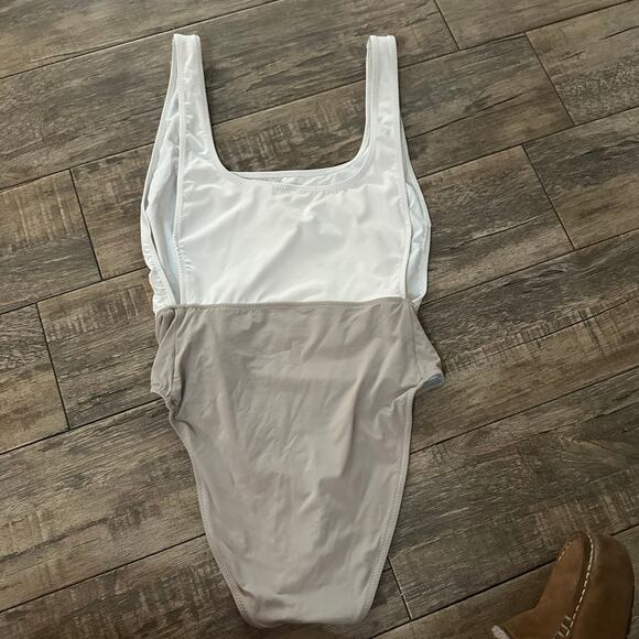 Kore Swim Women's Nyx Maillot Two-Tone Panels One Piece Swimsuit Size Large - Picture 8 of 8